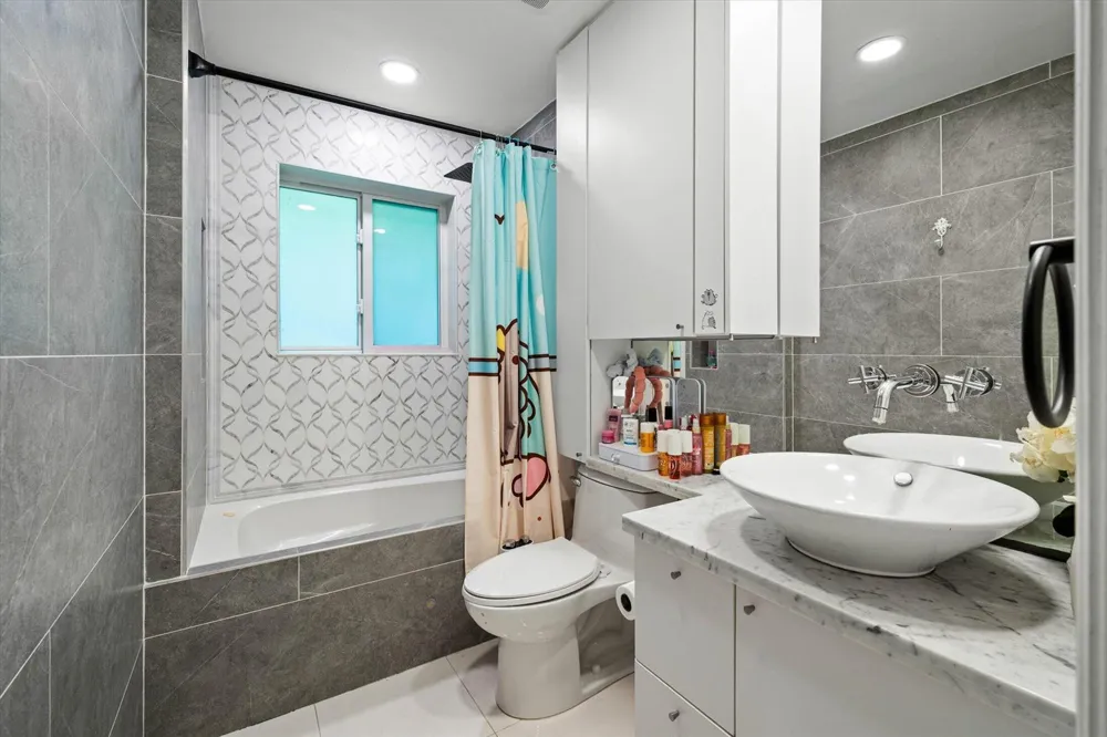 3284 HUNTINGTON Weston, FL 33332