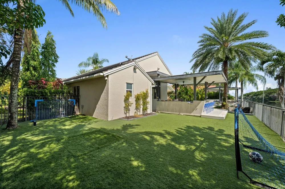 3284 HUNTINGTON Weston, FL 33332