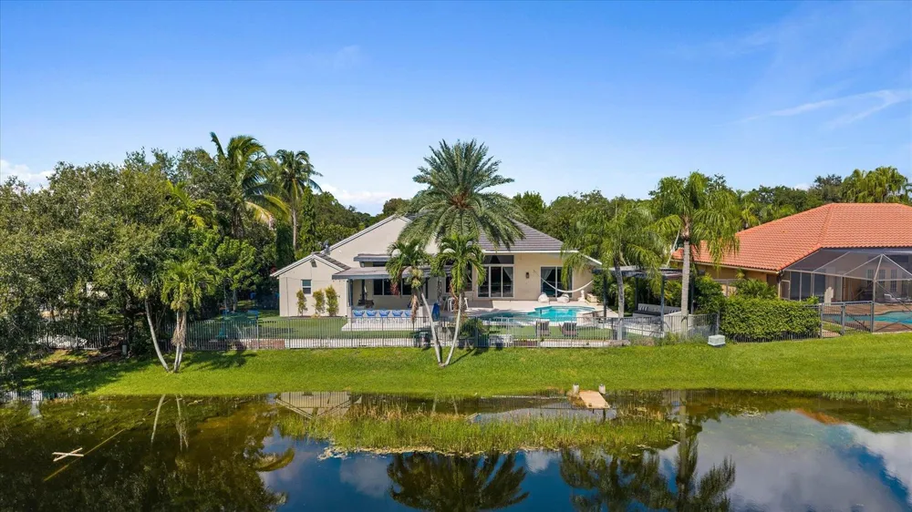 3284 HUNTINGTON Weston, FL 33332
