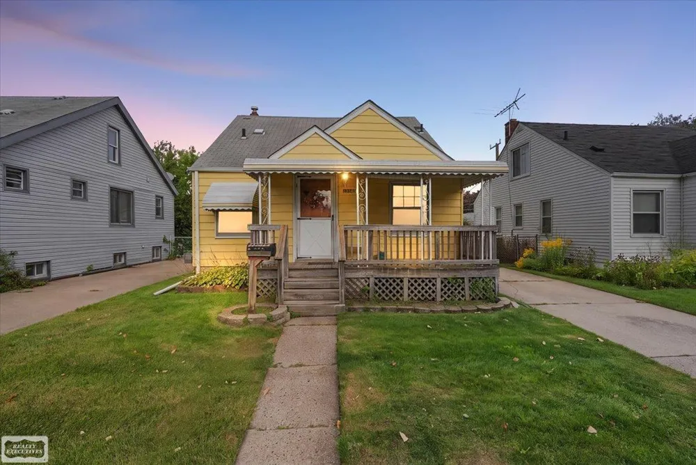 23140 Rein Avenue Eastpointe City, MI 48021