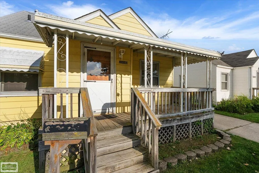 23140 Rein Avenue Eastpointe City, MI 48021