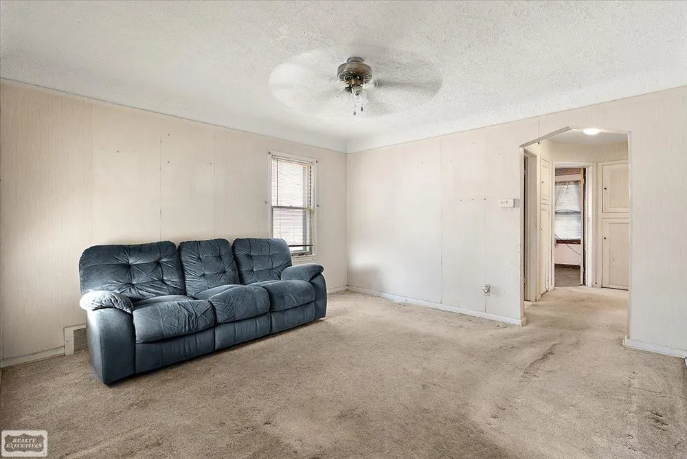 23140 Rein Avenue Eastpointe City, MI 48021