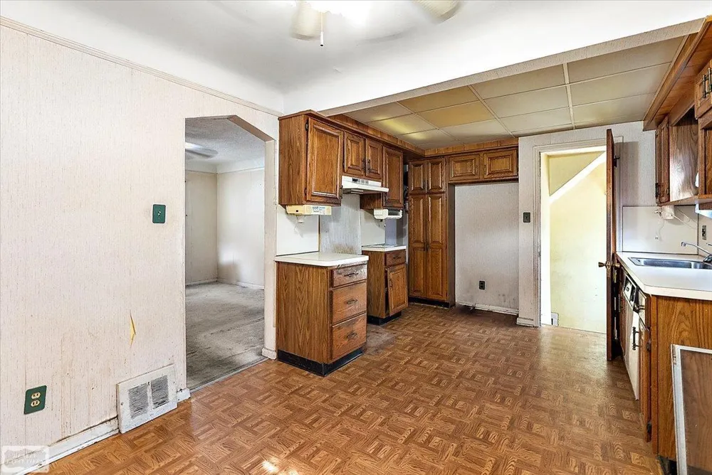 23140 Rein Avenue Eastpointe City, MI 48021