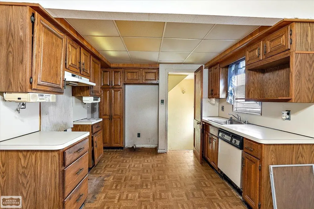 23140 Rein Avenue Eastpointe City, MI 48021