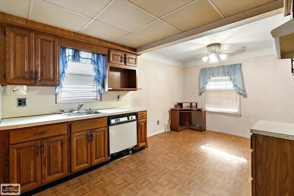 23140 Rein Avenue Eastpointe City, MI 48021