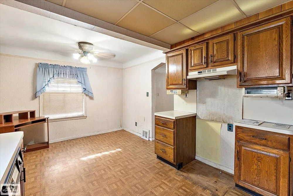 23140 Rein Avenue Eastpointe City, MI 48021