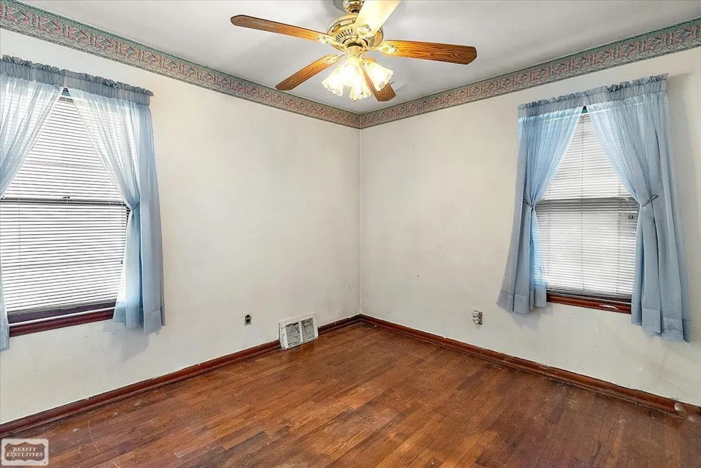 23140 Rein Avenue Eastpointe City, MI 48021