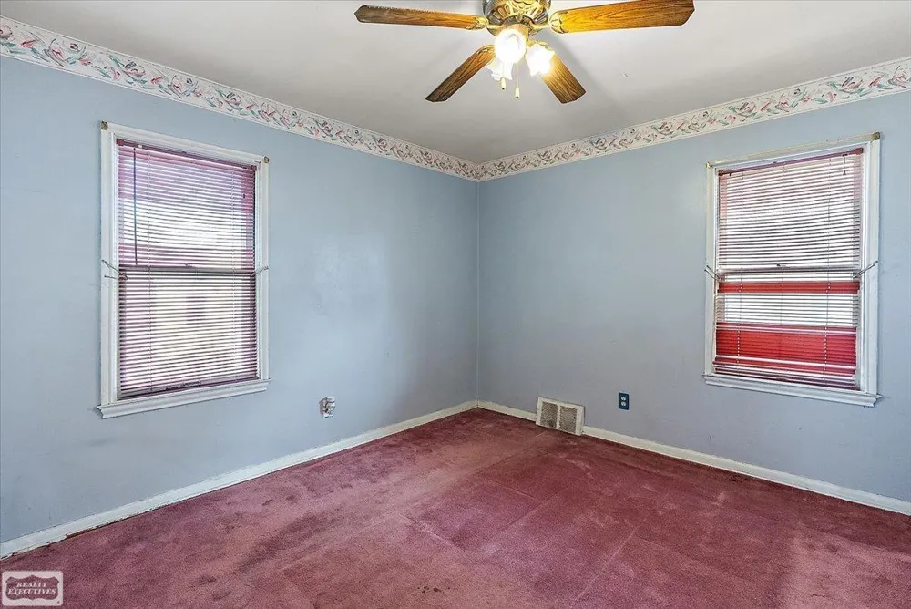 23140 Rein Avenue Eastpointe City, MI 48021