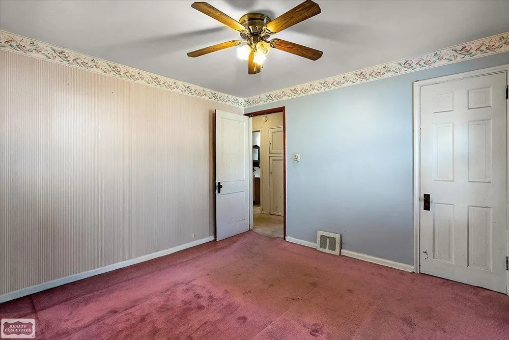 23140 Rein Avenue Eastpointe City, MI 48021
