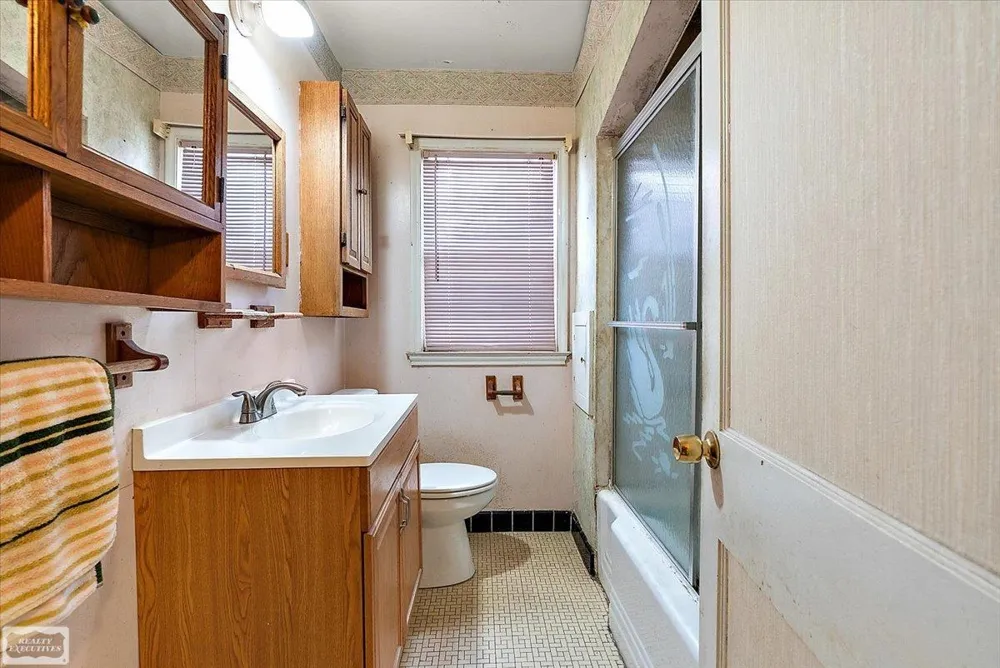 23140 Rein Avenue Eastpointe City, MI 48021