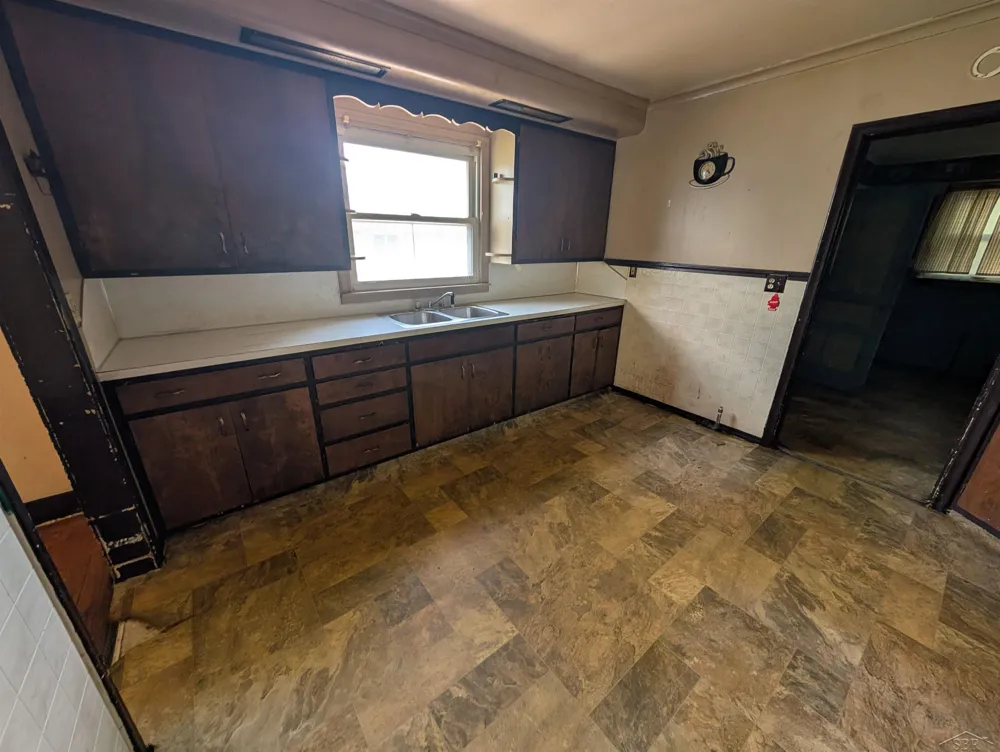 2307 S Niagara Street Saginaw City, MI 48602