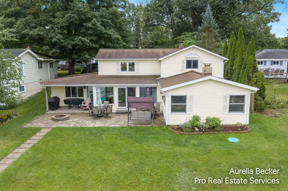 13555 Sunset Shores Drive NE Nelson Township, MI 49319