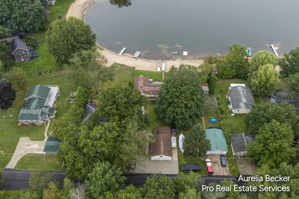 13555 Sunset Shores Drive NE Nelson Township, MI 49319