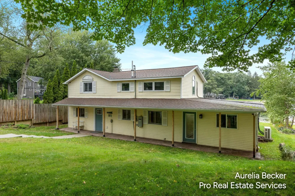 13555 Sunset Shores Drive NE Nelson Township, MI 49319