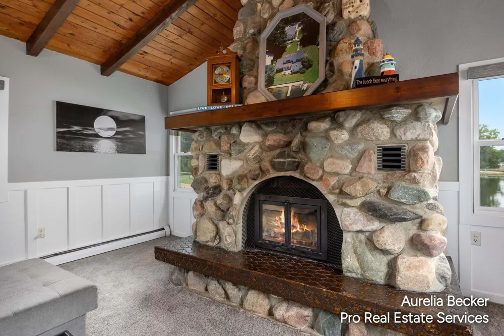 13555 Sunset Shores Drive NE Nelson Township, MI 49319