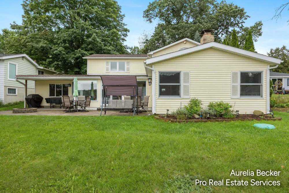 13555 Sunset Shores Drive NE Nelson Township, MI 49319