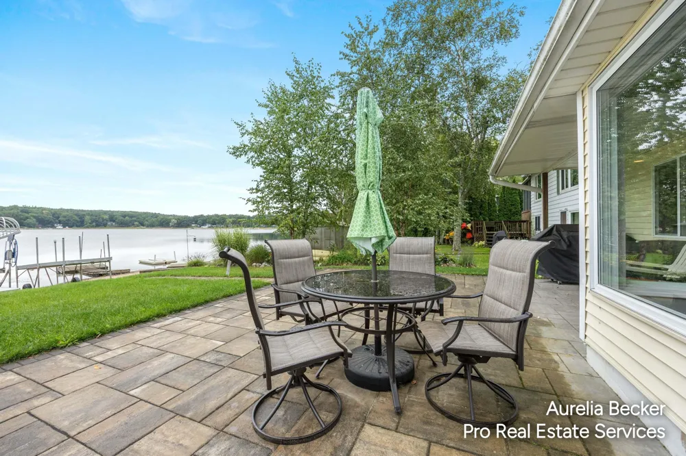 13555 Sunset Shores Drive NE Nelson Township, MI 49319