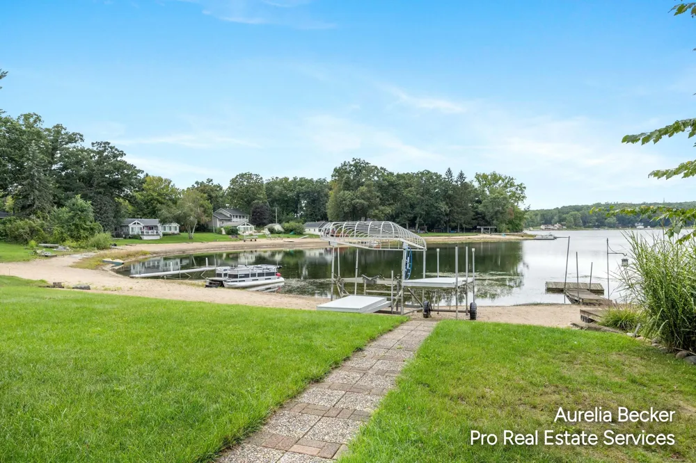 13555 Sunset Shores Drive NE Nelson Township, MI 49319