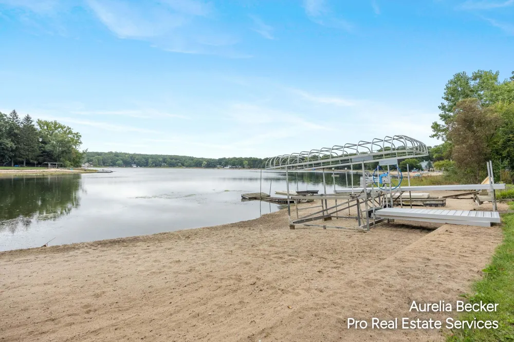 13555 Sunset Shores Drive NE Nelson Township, MI 49319