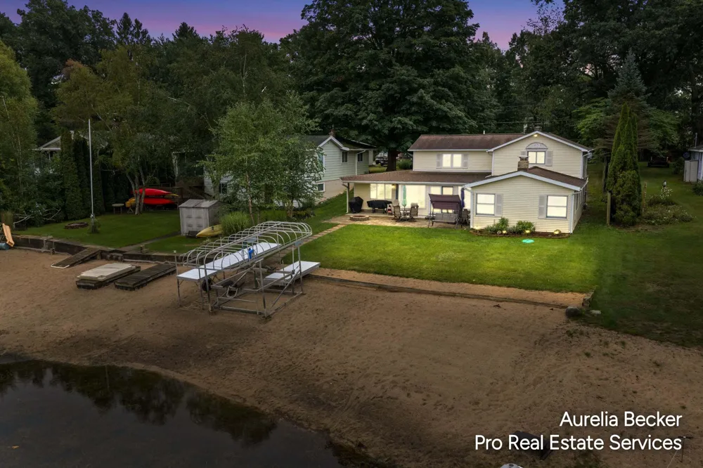 13555 Sunset Shores Drive NE Nelson Township, MI 49319
