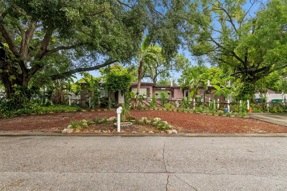 3823 W LEMON STREET Tampa, FL 33609