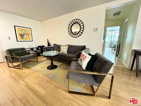 117 S Doheny Drive