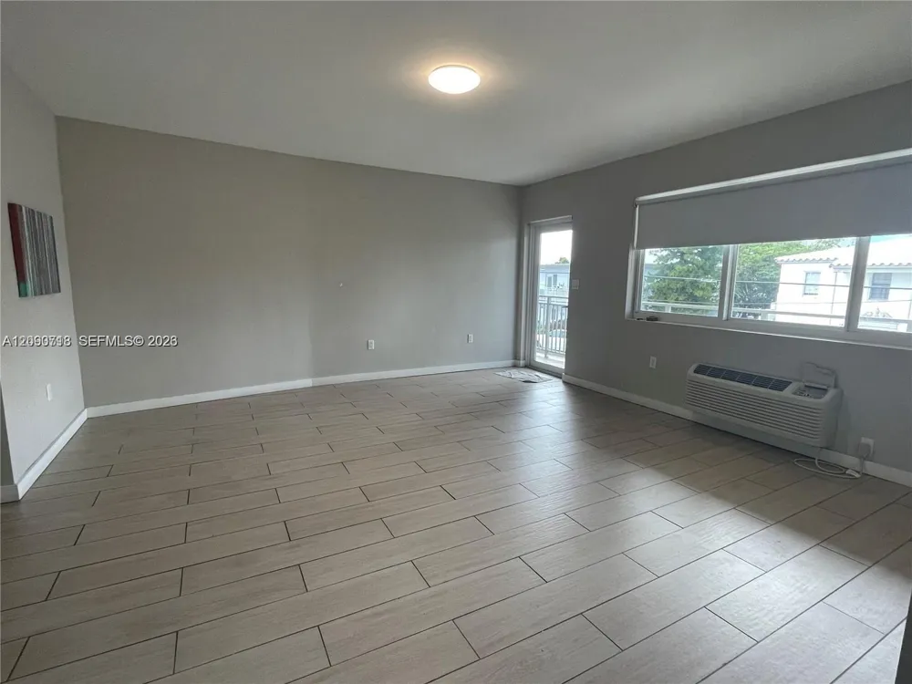 625 77th St #4 Miami Beach, FL 33141