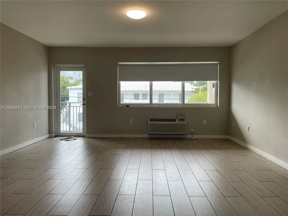625 77th St #4 Miami Beach, FL 33141