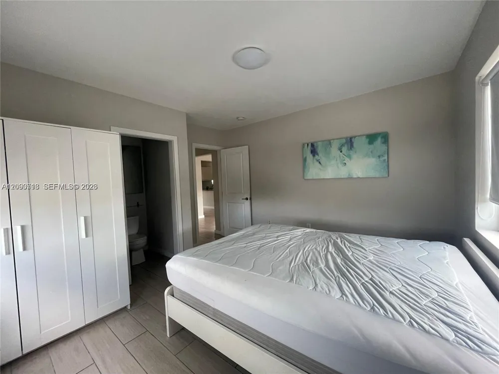 625 77th St #4 Miami Beach, FL 33141