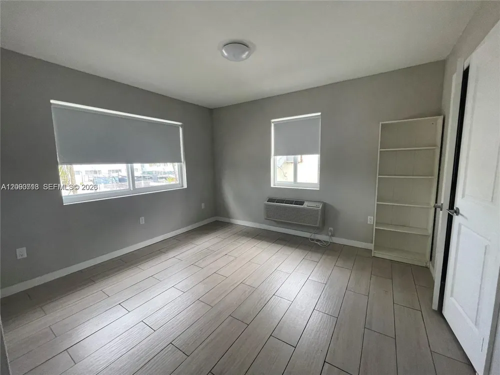 625 77th St #4 Miami Beach, FL 33141