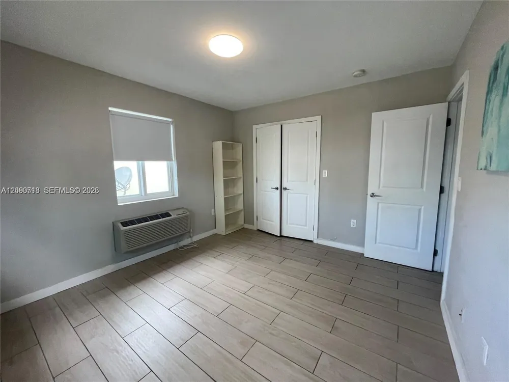 625 77th St #4 Miami Beach, FL 33141