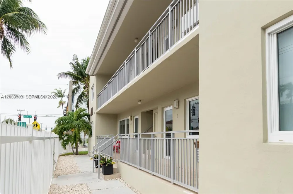 625 77th St #4 Miami Beach, FL 33141