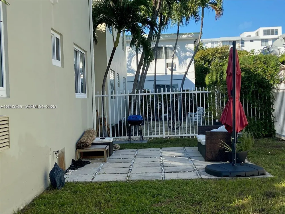 625 77th St #4 Miami Beach, FL 33141