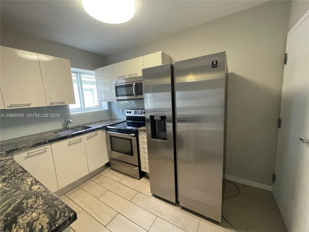 625 77th St #4 Miami Beach, FL 33141