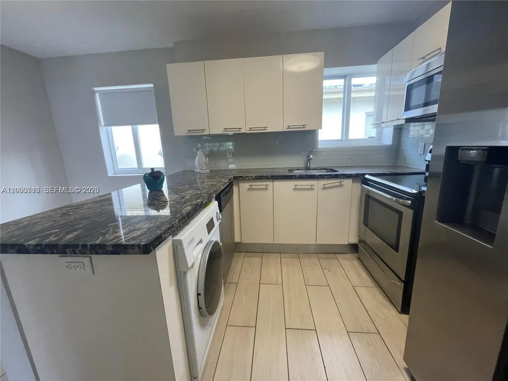 625 77th St #4 Miami Beach, FL 33141