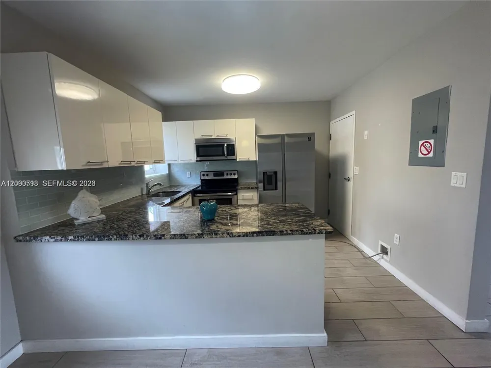 625 77th St #4 Miami Beach, FL 33141