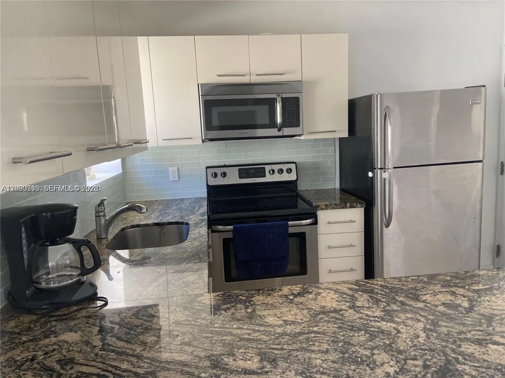 625 77th St #4 Miami Beach, FL 33141