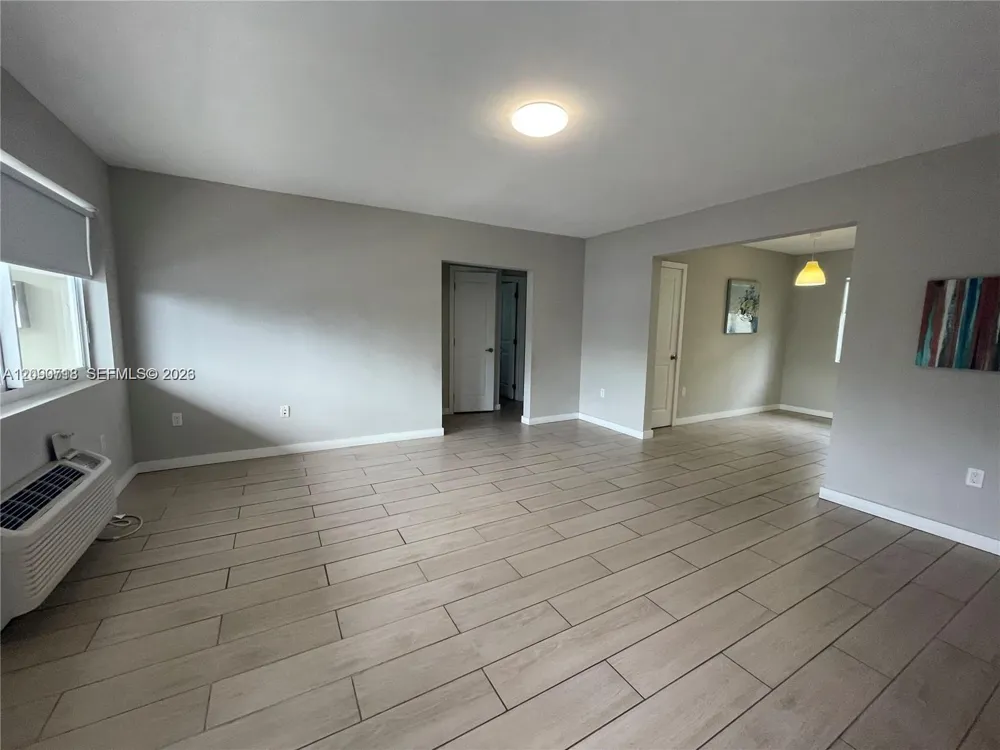 625 77th St #4 Miami Beach, FL 33141