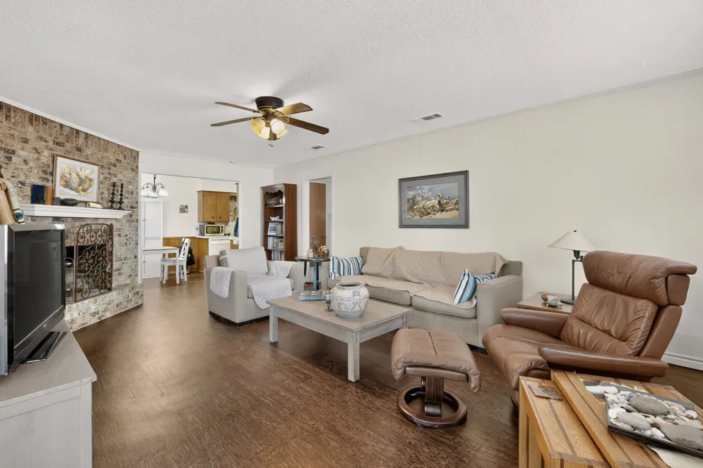 11341 Quail Run Street Dallas, TX 75238