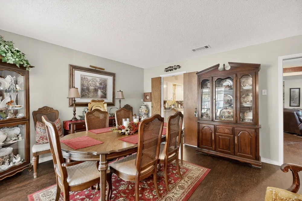 11341 Quail Run Street Dallas, TX 75238