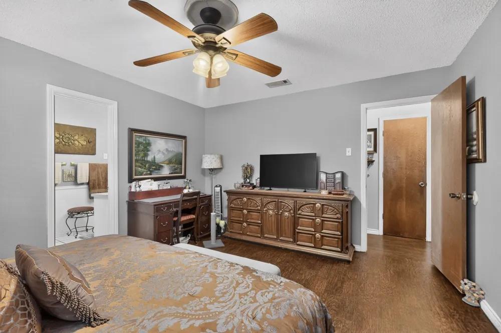 11341 Quail Run Street Dallas, TX 75238