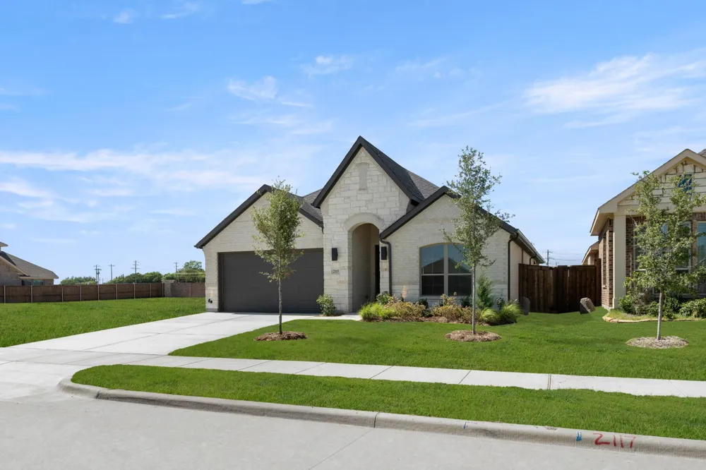 2114 Ash Court Mansfield, TX 76084