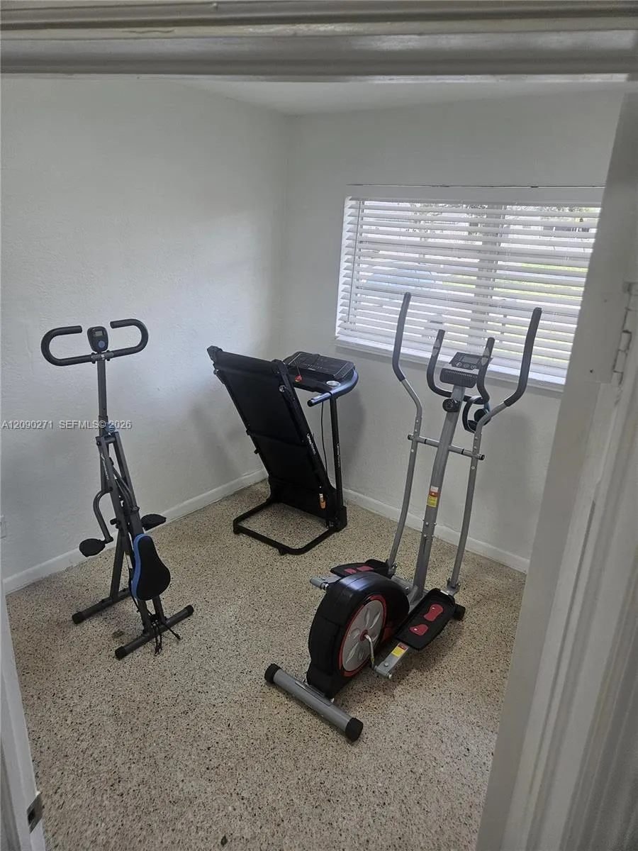 5318 W 4th Ln Hialeah, FL 33012