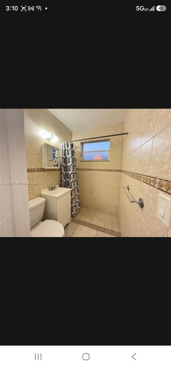 5318 W 4th Ln Hialeah, FL 33012