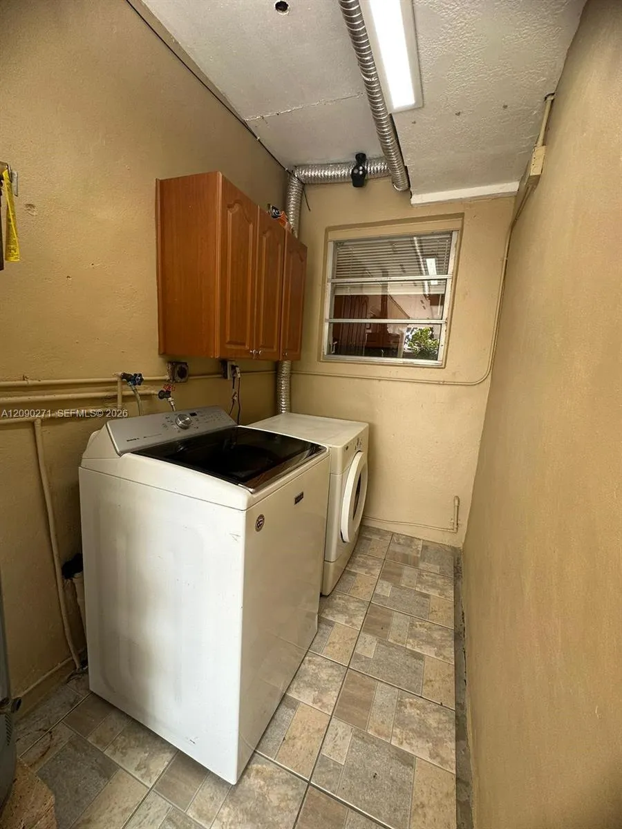 5318 W 4th Ln Hialeah, FL 33012