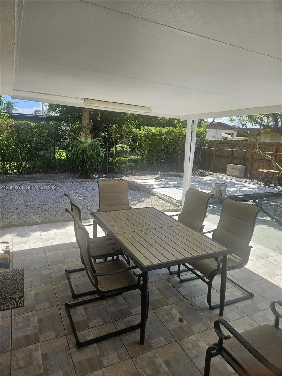 5318 W 4th Ln Hialeah, FL 33012