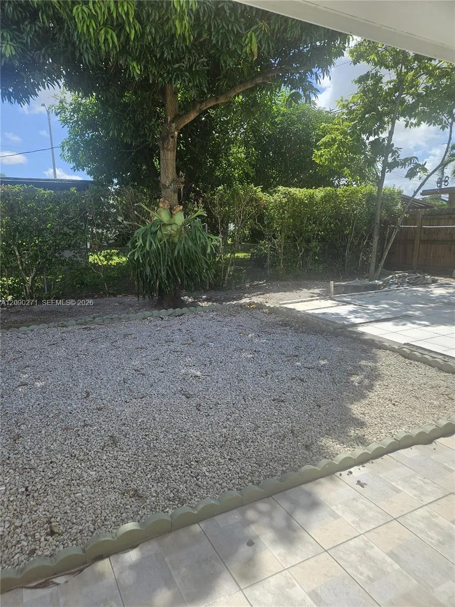 5318 W 4th Ln Hialeah, FL 33012