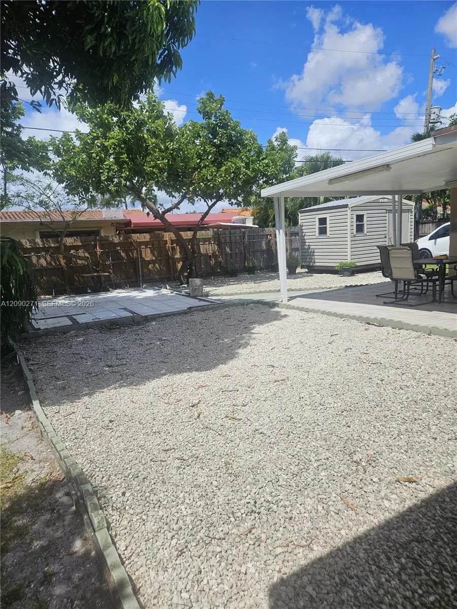5318 W 4th Ln Hialeah, FL 33012