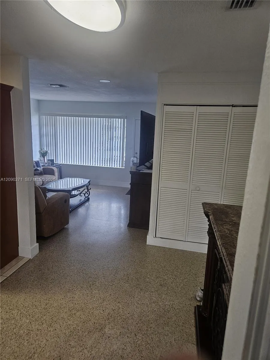 5318 W 4th Ln Hialeah, FL 33012