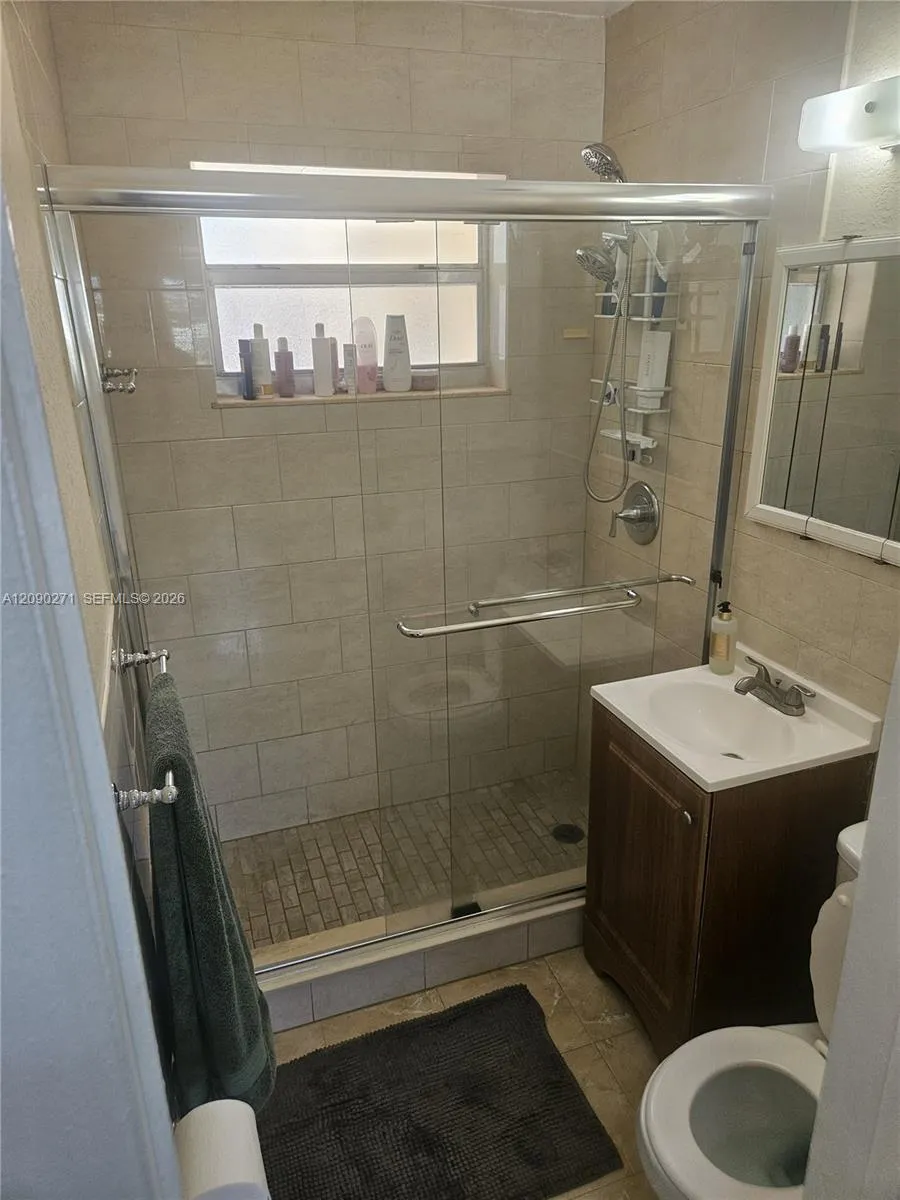 5318 W 4th Ln Hialeah, FL 33012